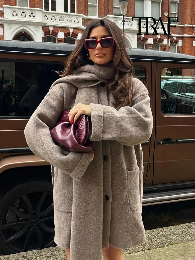 Manteau Court Tricoté avec Écharpe Intégrée