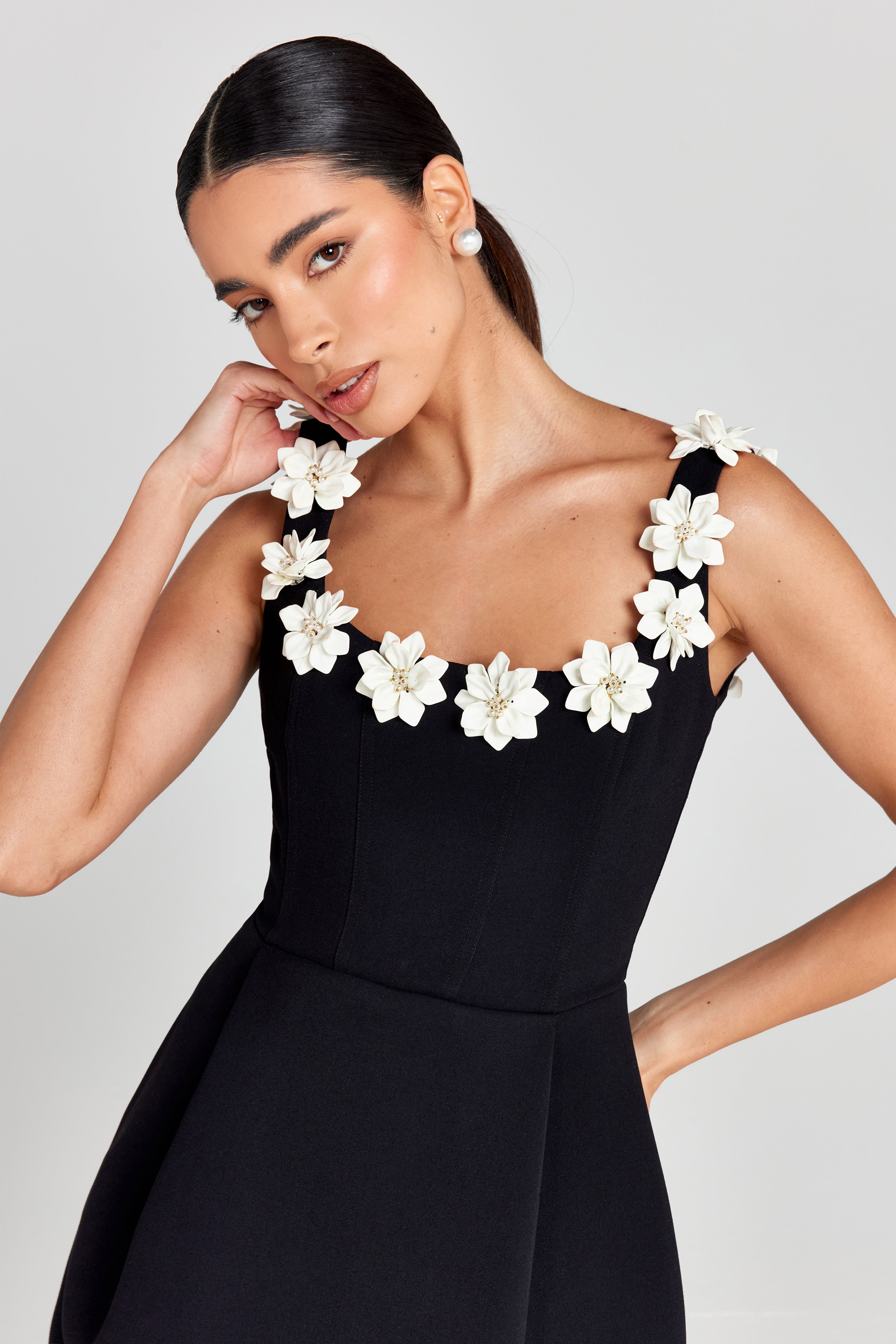 Camille | Robe Mini d'Été Appliqué Floral Tendance Élégant