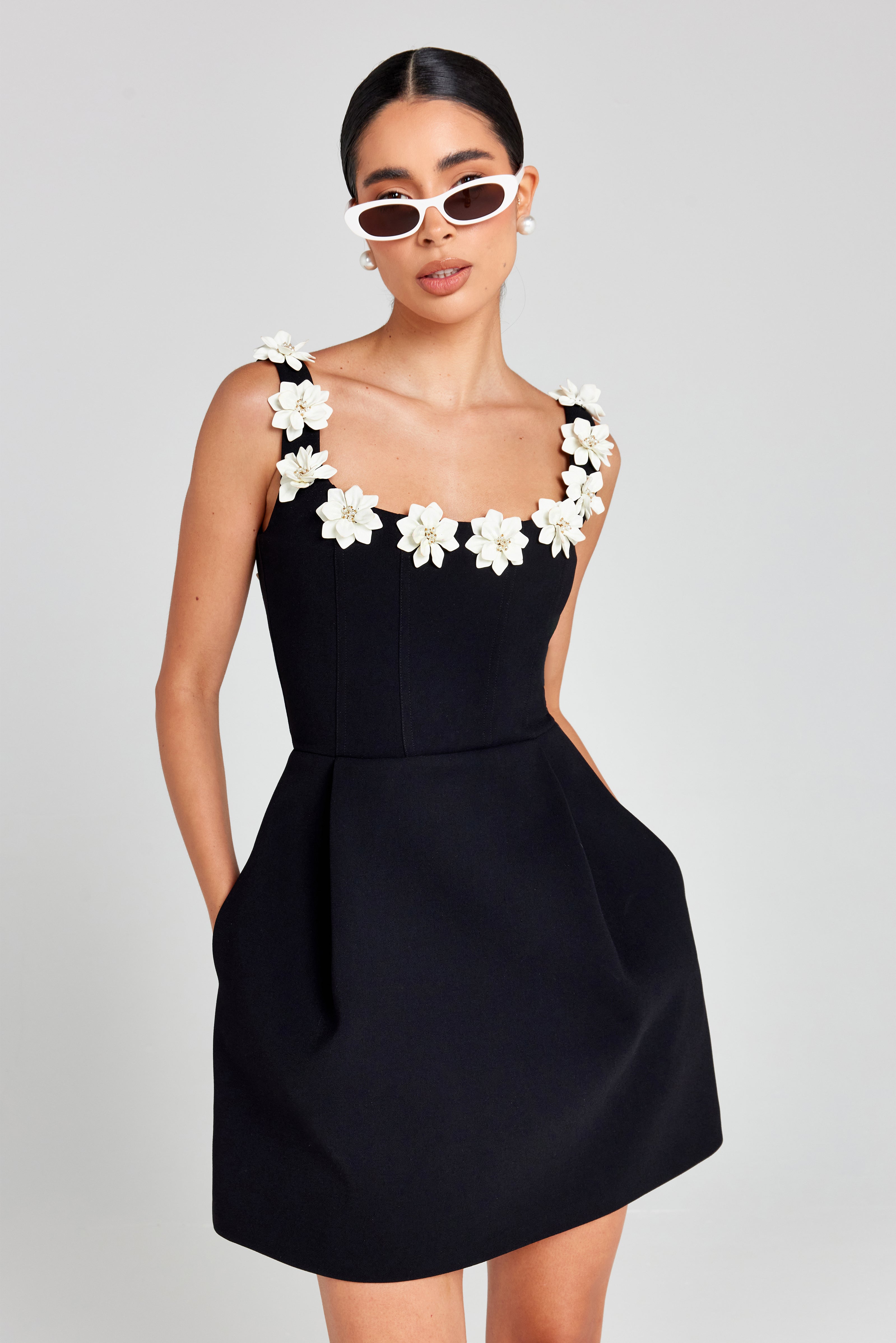 Camille | Robe Mini d'Été Appliqué Floral Tendance Élégant