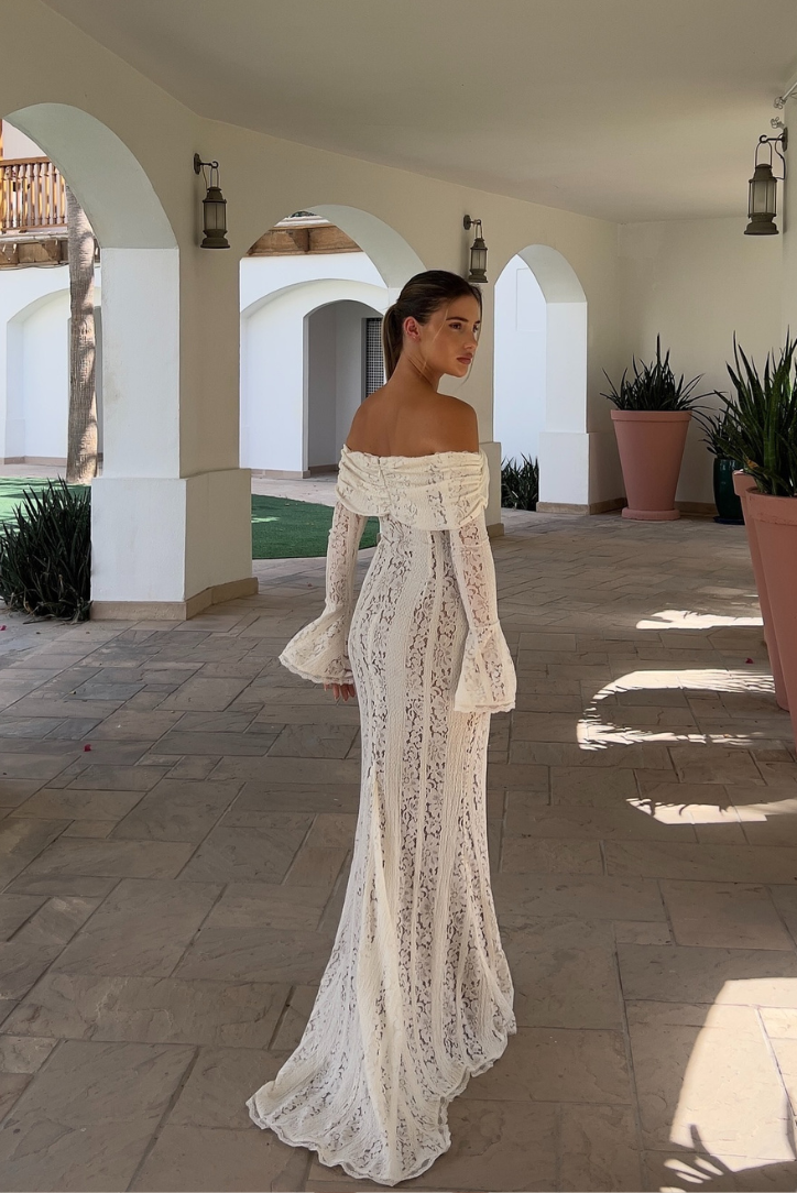 Claire | Robe Maxi Dentelle Épaules Dénudées Tendance Élégant