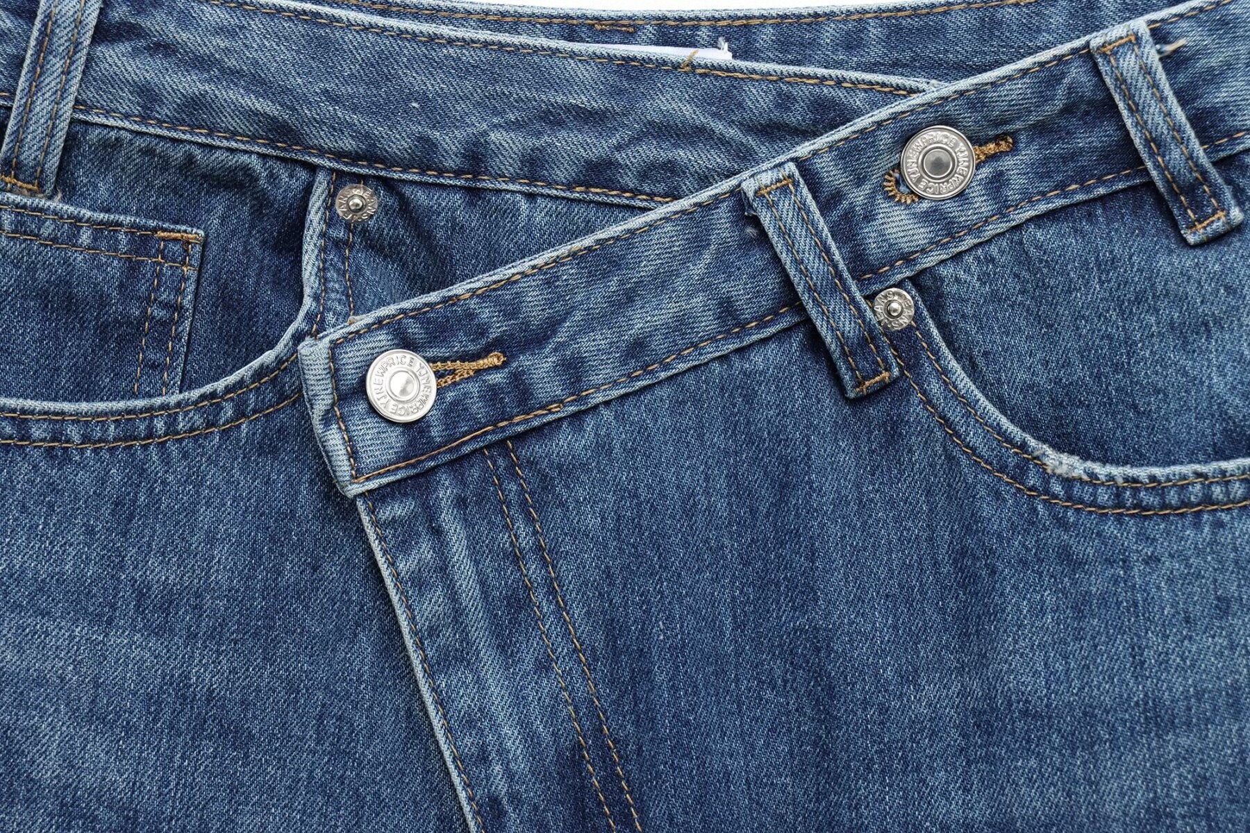 Jean Large Taille Asymétrique à Boutons Salia