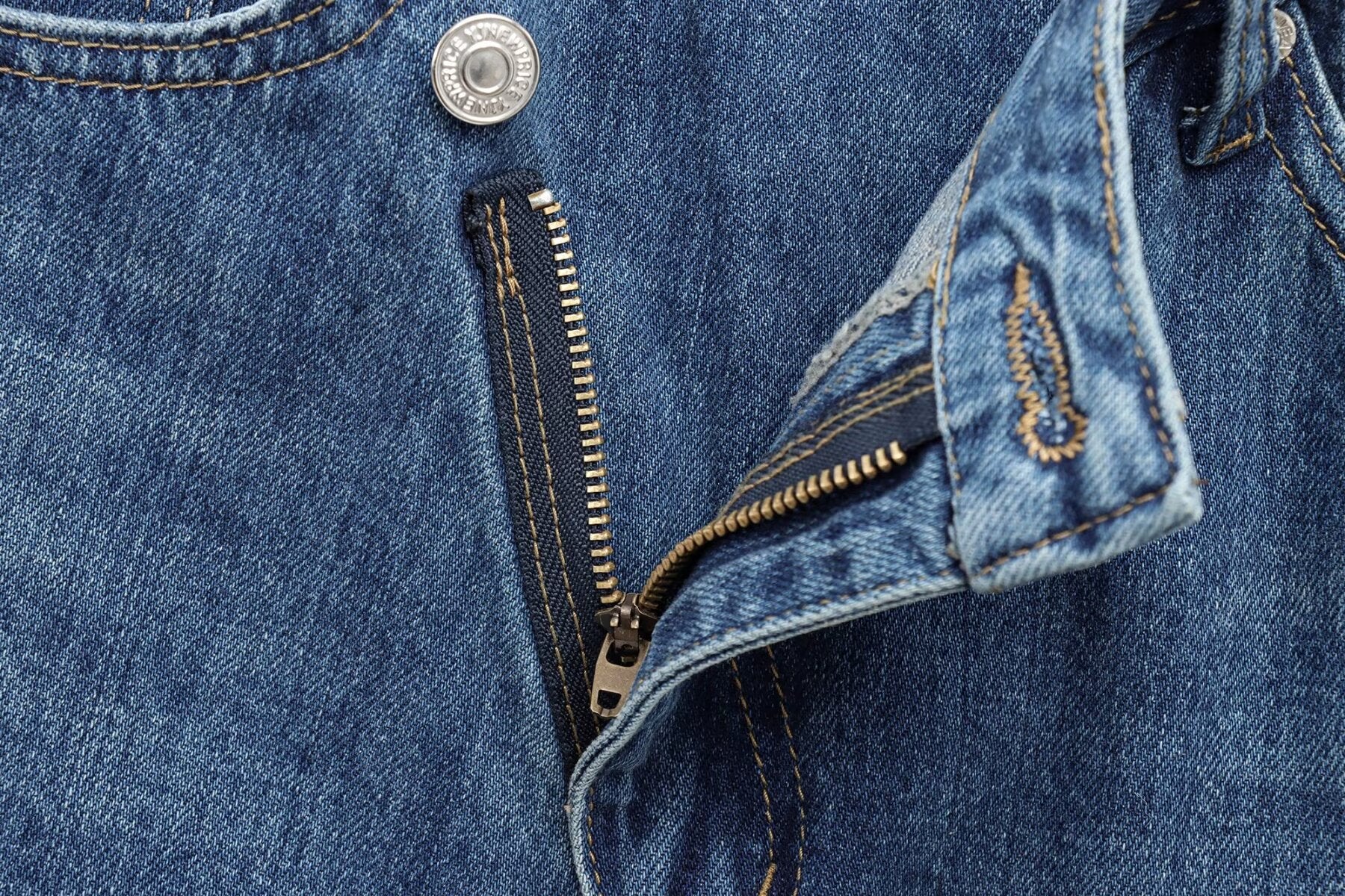 Jean Large Taille Asymétrique à Boutons Salia