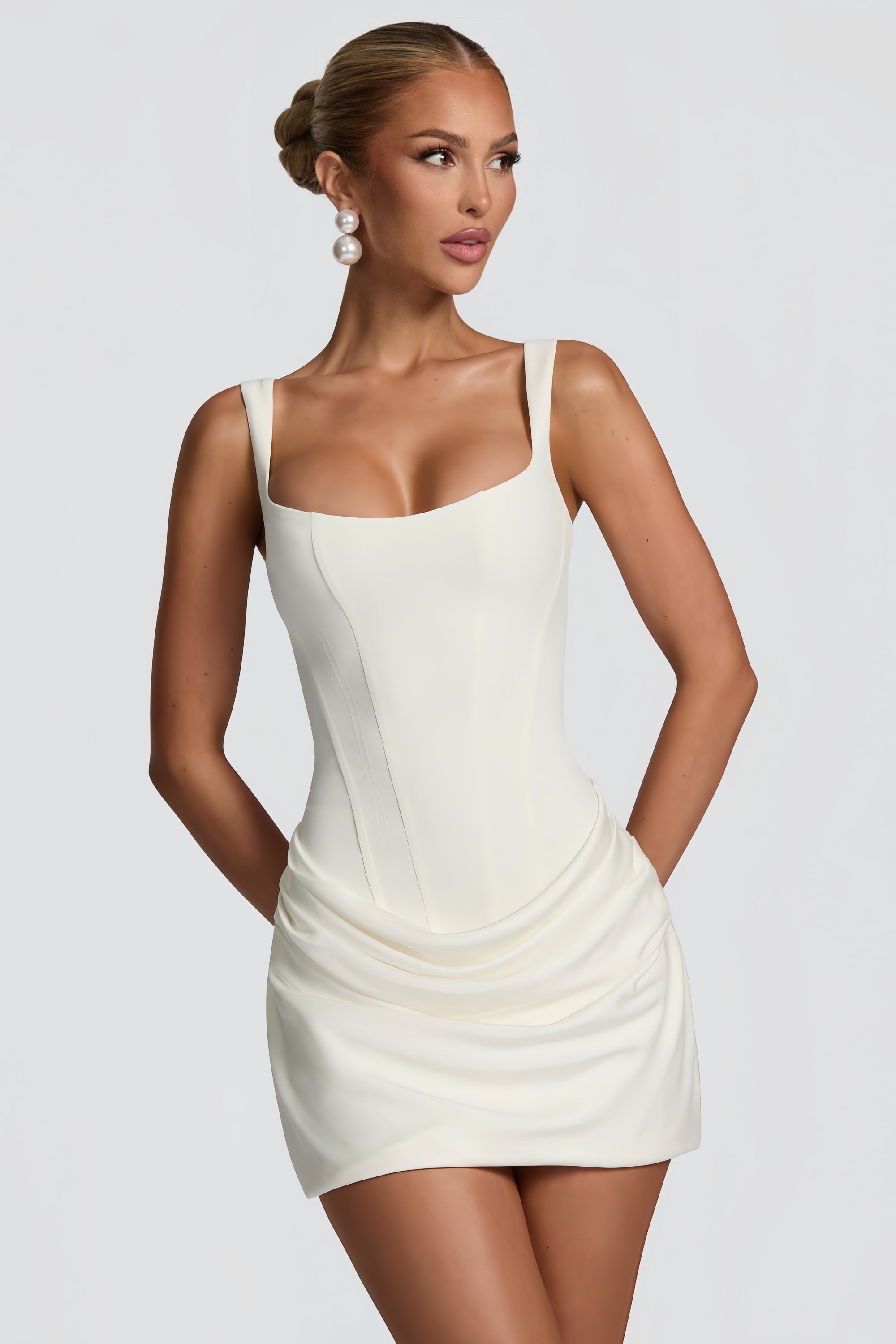 Claire | Robe Mini Élastique Blanche Tendance Élégante