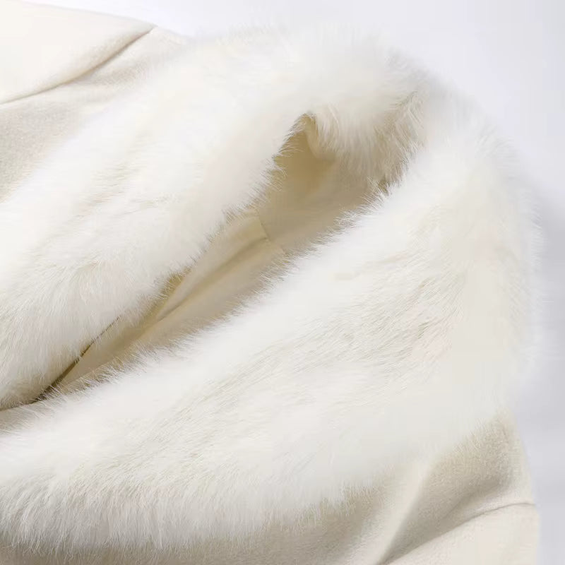 Manteau Long White Fur Chic™