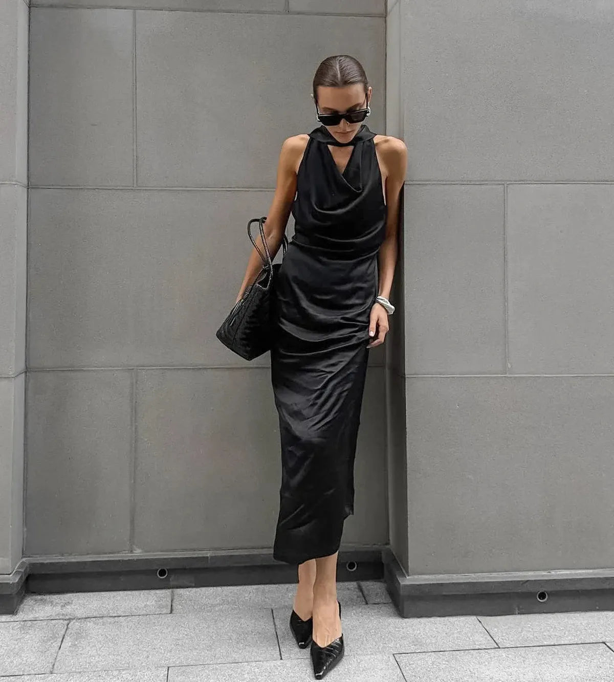 Camille | Robe Maxi Satin Noir Tendance Élégante