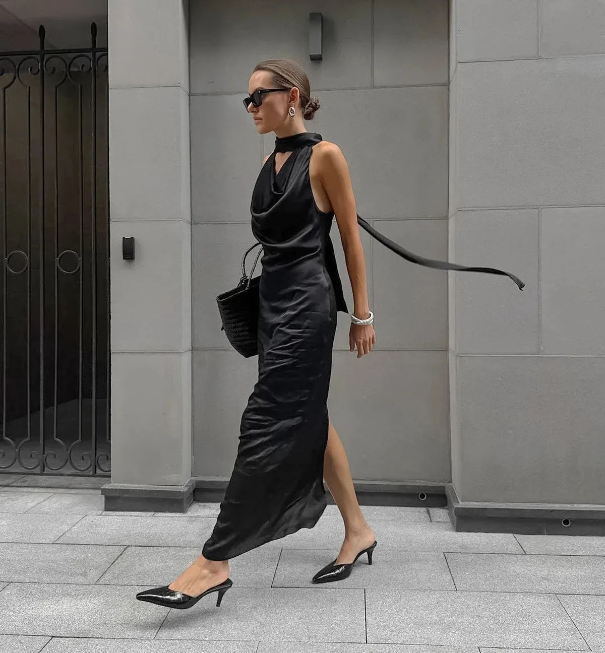 Camille | Robe Maxi Satin Noir Tendance Élégante