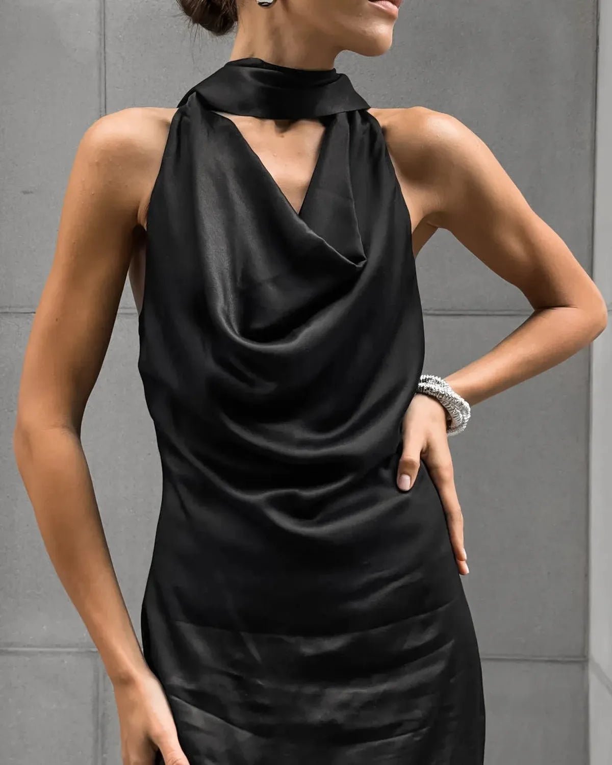 Camille | Robe Maxi Satin Noir Tendance Élégante