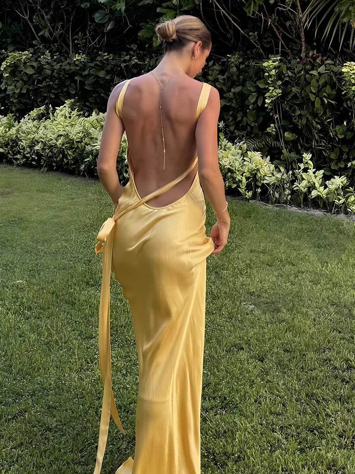 Clara | Robe Maxi Satin Jaune Tendance Élégant