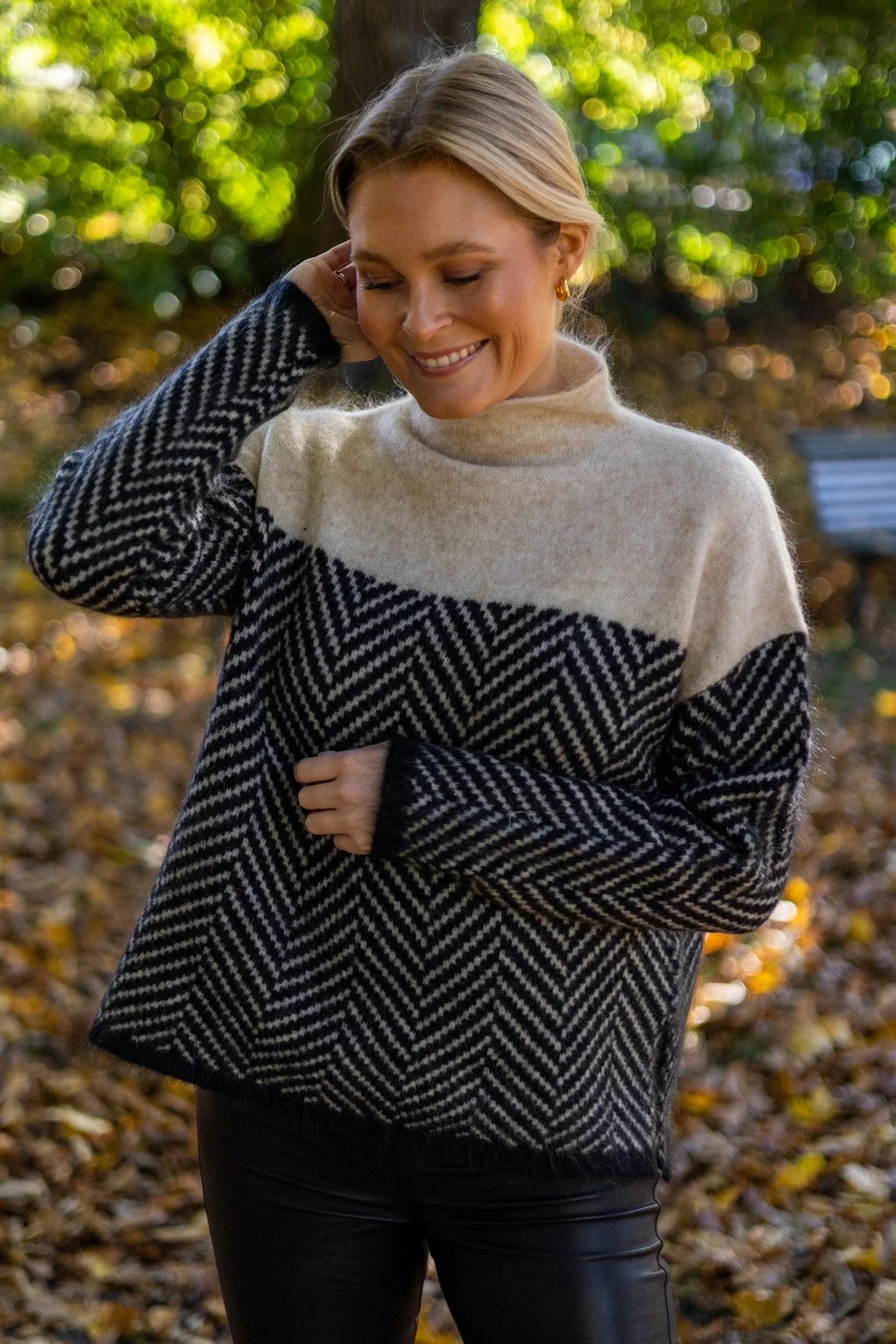 Émilie | Pull Col Roulé Chevron Tendance Éclatant