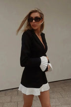 Claire | Robe Mini Plissée Col V Tendance Éclatante