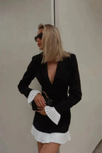 Claire | Robe Mini Plissée Col V Tendance Éclatante