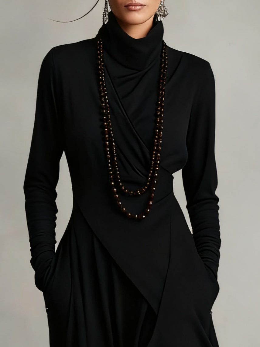 Robe longue asymétrique à col haut et plissé violet (collier non inclus)