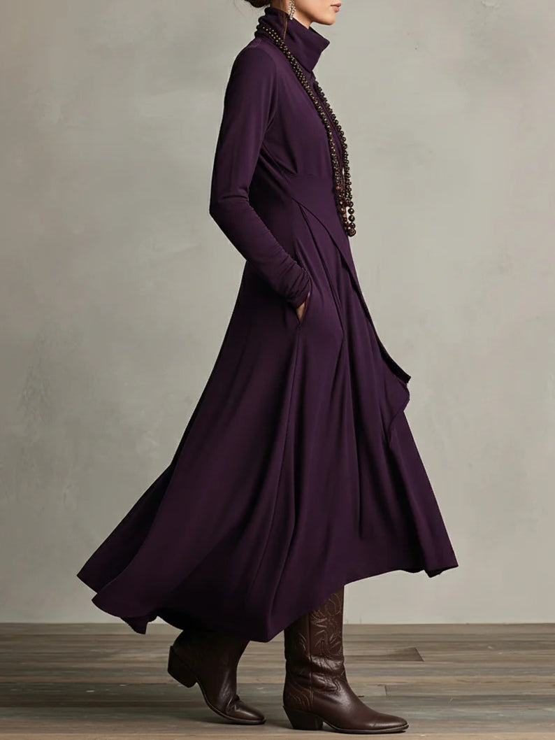 Robe longue asymétrique à col haut et plissé violet (collier non inclus)