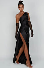 Auriane - Robe Satinée Plissée Avec Fente Et Épaule Asymétrique