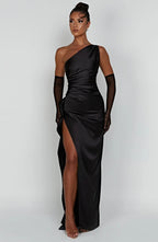 Auriane - Robe Satinée Plissée Avec Fente Et Épaule Asymétrique