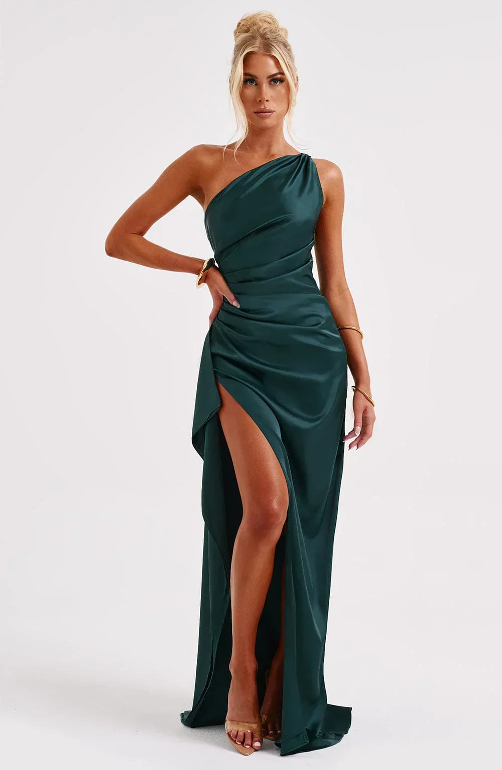 Auriane - Robe Satinée Plissée Avec Fente Et Épaule Asymétrique