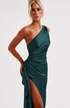 Auriane - Robe Satinée Plissée Avec Fente Et Épaule Asymétrique