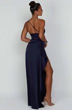 Auriane - Robe Satinée Plissée Avec Fente Et Épaule Asymétrique
