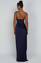 Auriane - Robe Satinée Plissée Avec Fente Et Épaule Asymétrique